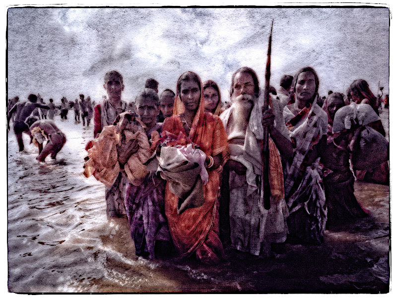 thomas dix In the holy waters of rive ganga 800
